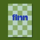 Finn geboortekaartje met een schaakbordpatroon in twee tinten groen en de naam in dik rond kobaltblauw lettertyp