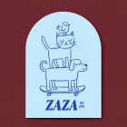 Zaza boogvormig geboortekaartje met een hond op een skateboard, een kat op zijn rug en een vogeltje bovenop, in blauwe lijntekening