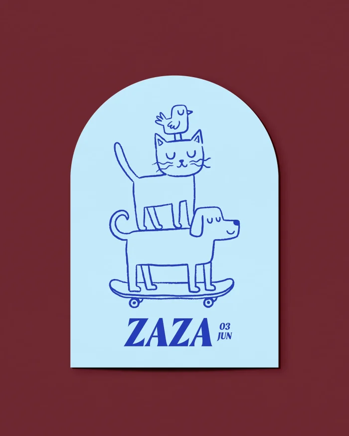 Zaza boogvormig geboortekaartje met een hond op een skateboard, een kat op zijn rug en een vogeltje bovenop, in blauwe lijntekening