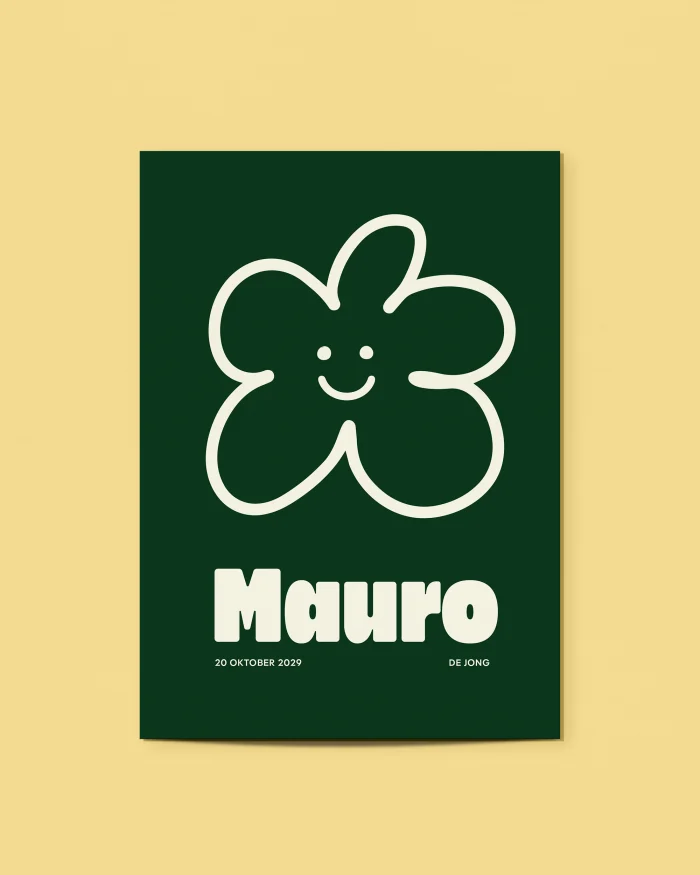 Mauro geboortekaartje met een grote lachende bloem in crème op diep groen en de naam in dik, rond lettertype