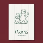 Morris geboortekaartje met twee beren arm in arm en een vredesteken, in groene retro-cartoonstijl op gestreept crème